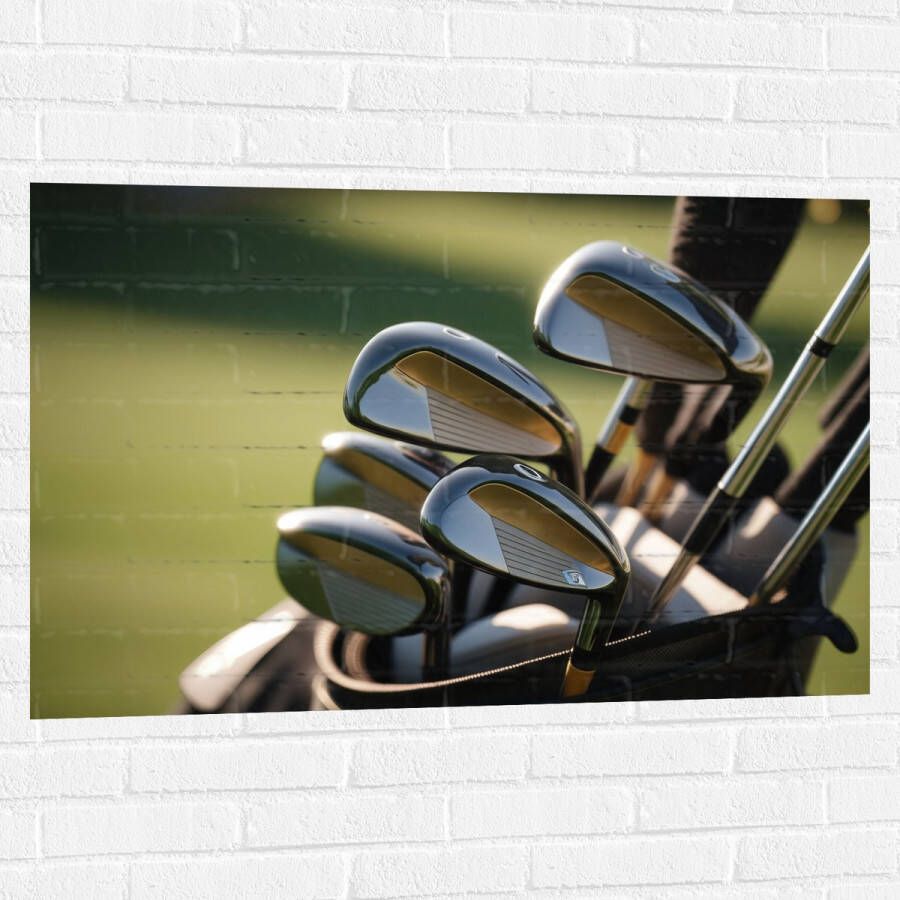 Muursticker Golf Clubs in Trolley op Golfbaan 105x70 cm Foto op Muursticker