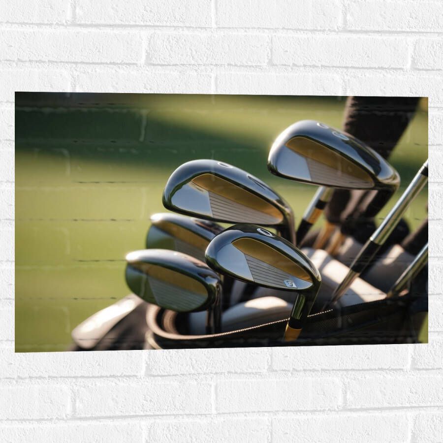 Muursticker Golf Clubs in Trolley op Golfbaan 75x50 cm Foto op Muursticker