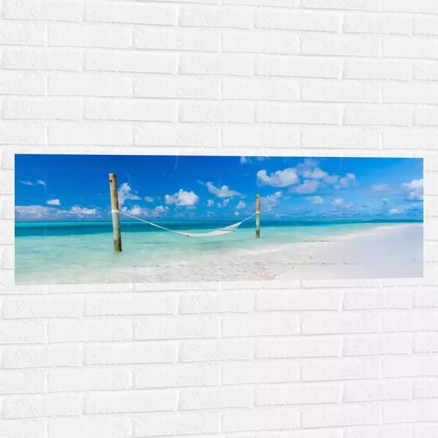 Muursticker Hangmat boven Aankomende Golven op Wit Tropisch Strand 120x40 cm Foto op Muursticker