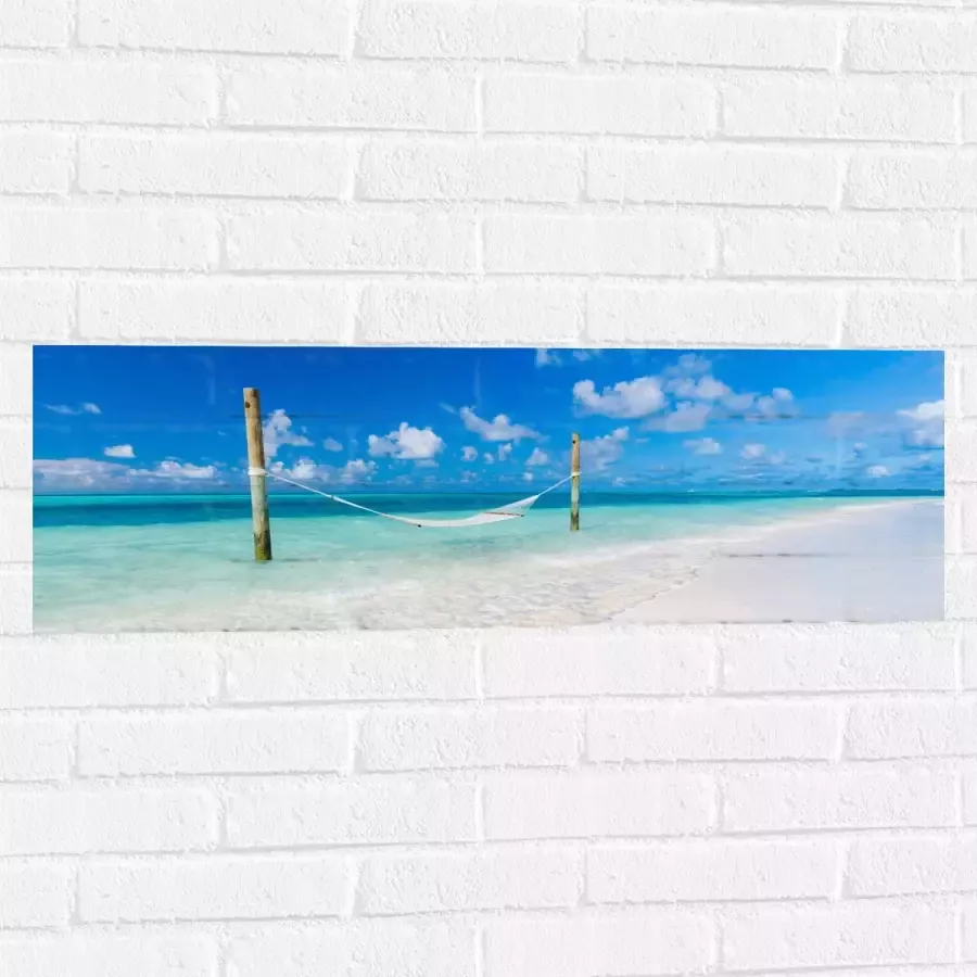 Muursticker Hangmat boven Aankomende Golven op Wit Tropisch Strand 90x30 cm Foto op Muursticker