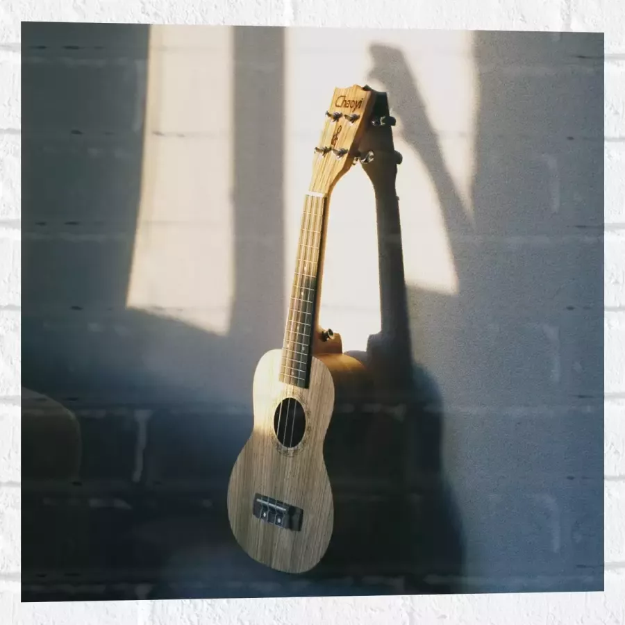 Muursticker Houten Gitaar op Rand van Bank 50x50 cm Foto op Muursticker