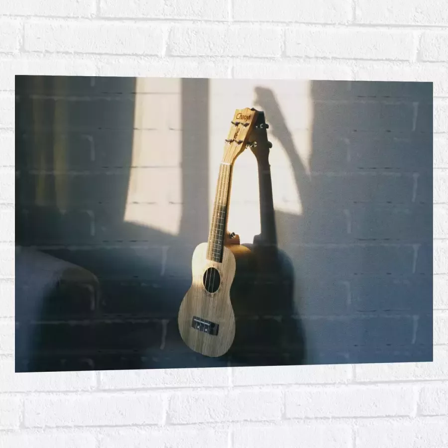 Muursticker Houten Gitaar op Rand van Bank 80x60 cm Foto op Muursticker