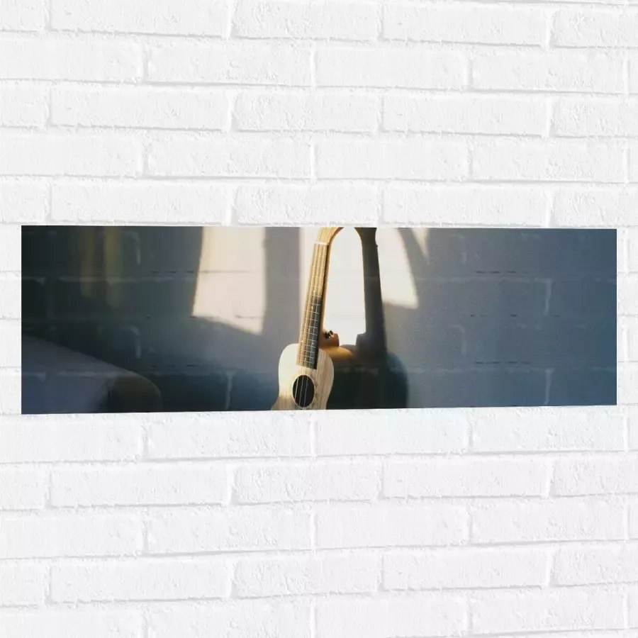 Muursticker Houten Gitaar op Rand van Bank 90x30 cm Foto op Muursticker