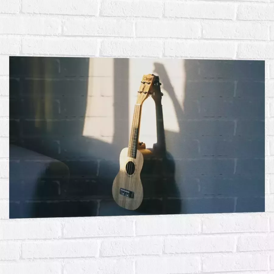 Muursticker Houten Gitaar op Rand van Bank 90x60 cm Foto op Muursticker