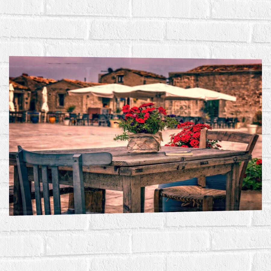 Muursticker Tafel Pleintje Bloemen Stoelen Parasol Kleuren 75x50 cm Foto op Muursticker