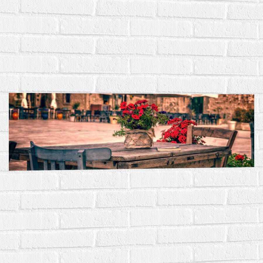 Muursticker Tafel Pleintje Bloemen Stoelen Parasol Kleuren 90x30 cm Foto op Muursticker