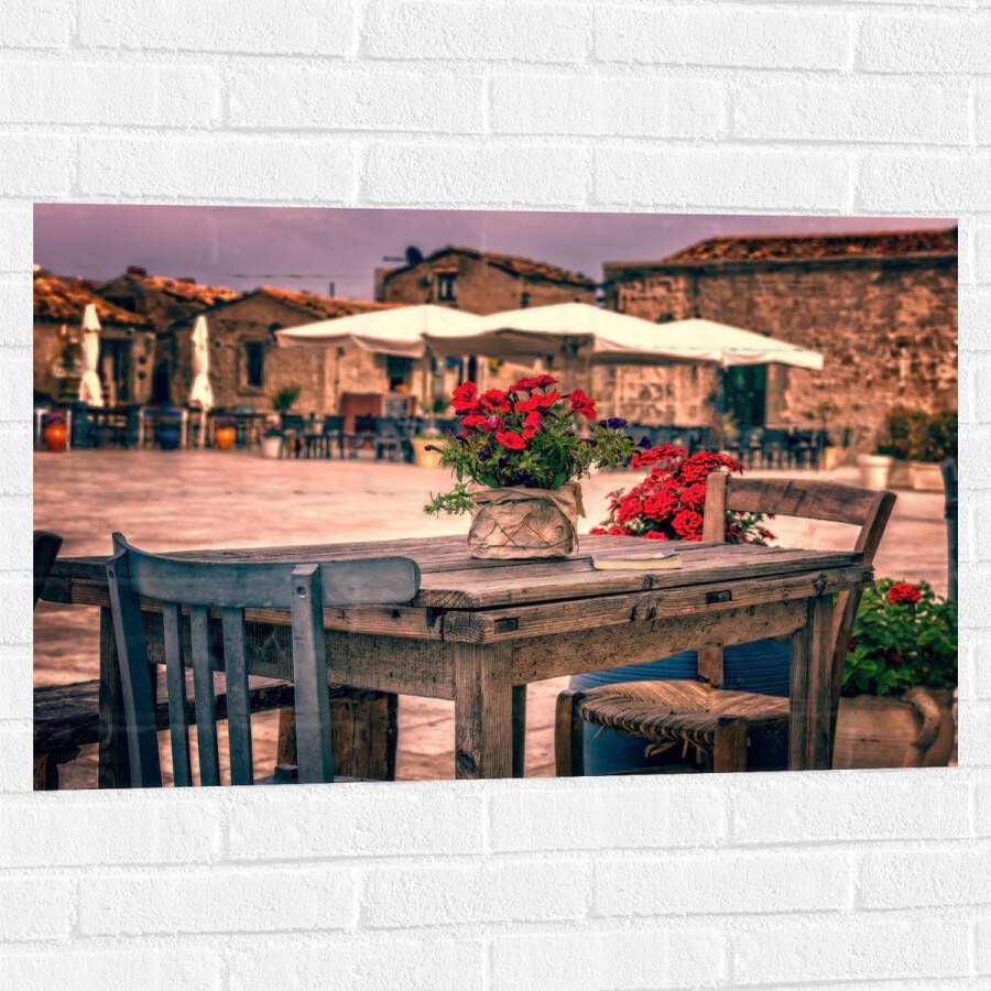 Muursticker Tafel Pleintje Bloemen Stoelen Parasol Kleuren 90x60 cm Foto op Muursticker