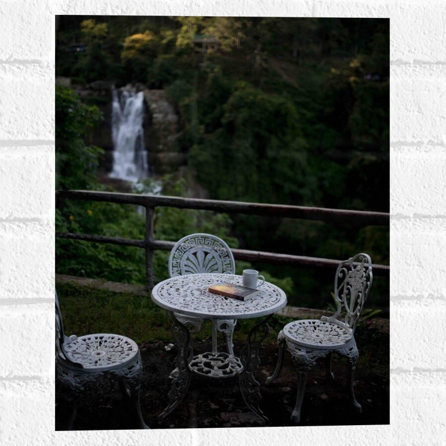 Muursticker Tafel Stoelen Boek Beker Water Waterval Bomen Planten 30x40 cm Foto op Muursticker