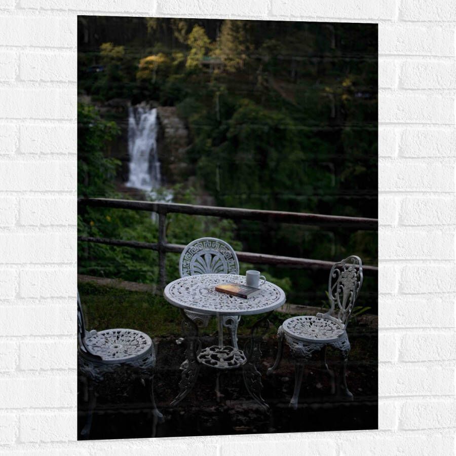 Muursticker Tafel Stoelen Boek Beker Water Waterval Bomen Planten 60x90 cm Foto op Muursticker