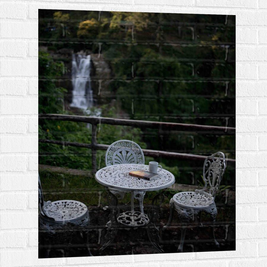 Muursticker Tafel Stoelen Boek Beker Water Waterval Bomen Planten 75x100 cm Foto op Muursticker