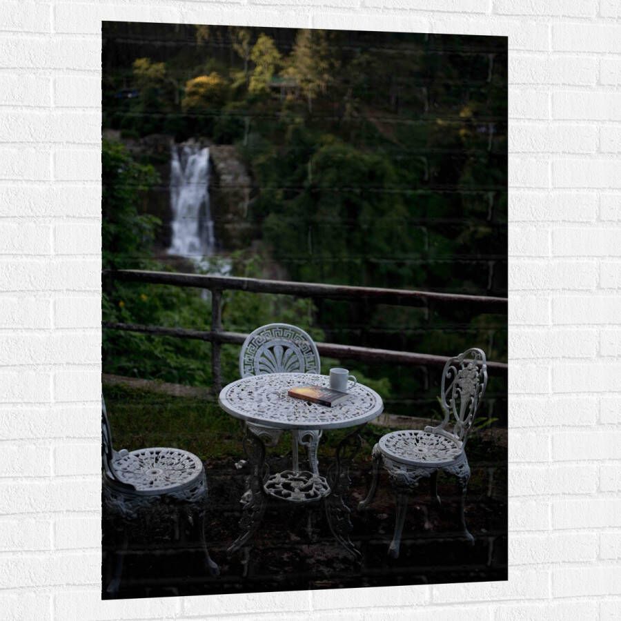 Muursticker Tafel Stoelen Boek Beker Water Waterval Bomen Planten 80x120 cm Foto op Muursticker