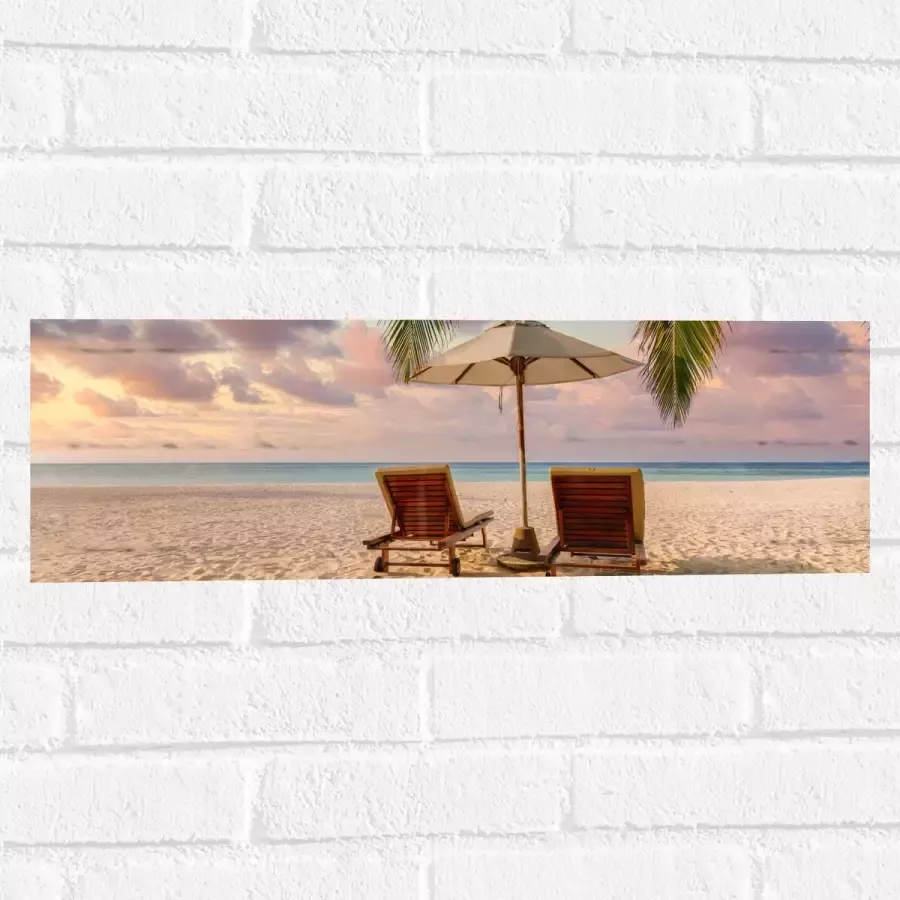 Muursticker Twee Ligbedden op het Strand met Palmboom 60x20 cm Foto op Muursticker