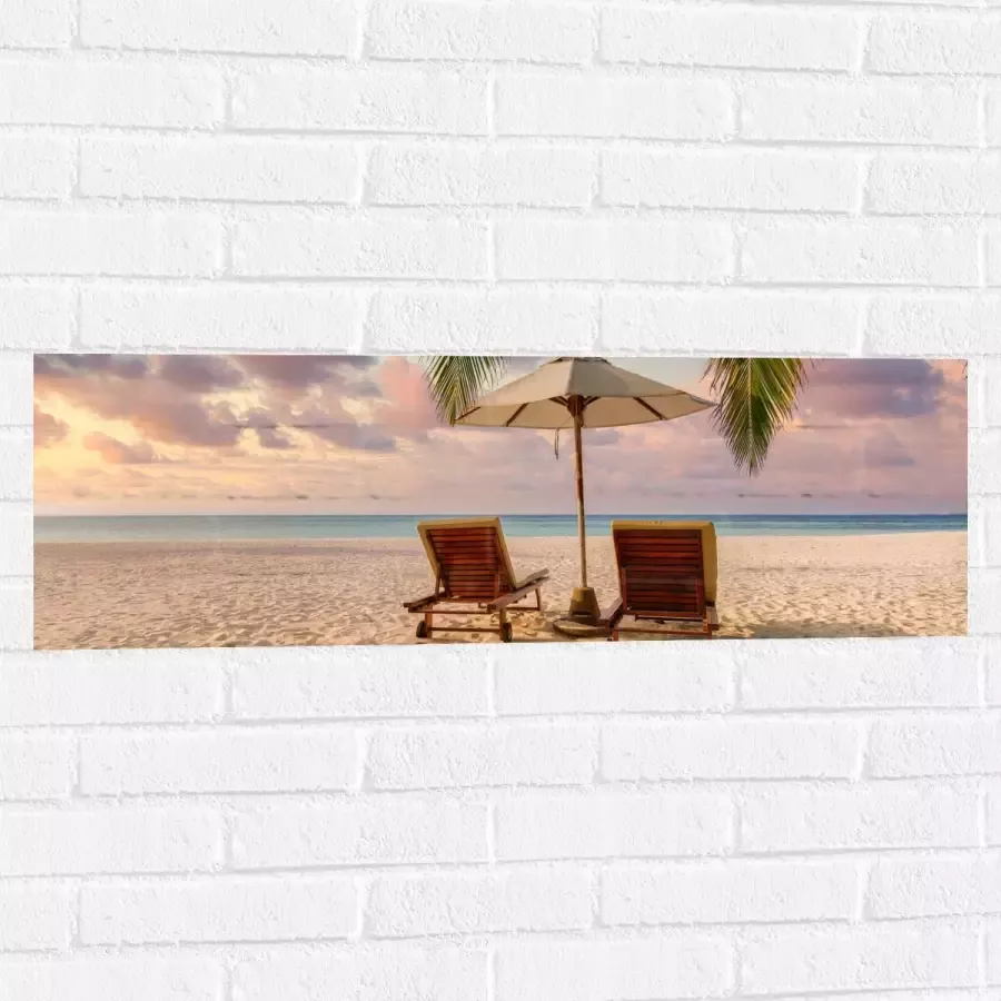 Muursticker Twee Ligbedden op het Strand met Palmboom 90x30 cm Foto op Muursticker