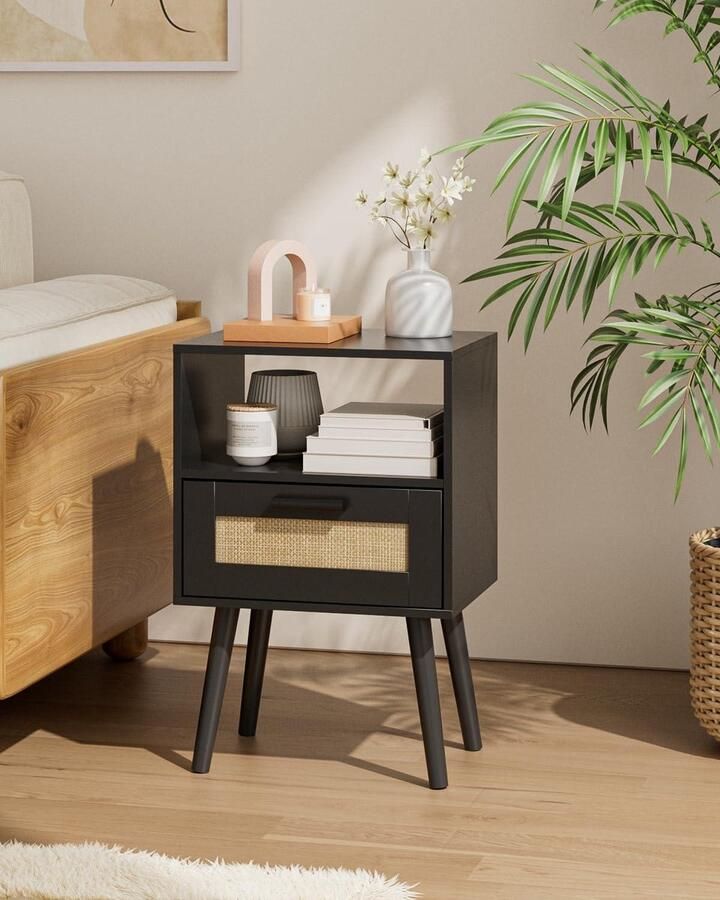 Nachtkastje met PE-rotan decoratieve lade Massief houten poten Zwarte bijzettafel voor slaapkamer en woonkamer nachtkastje zwart 60 cm hoog