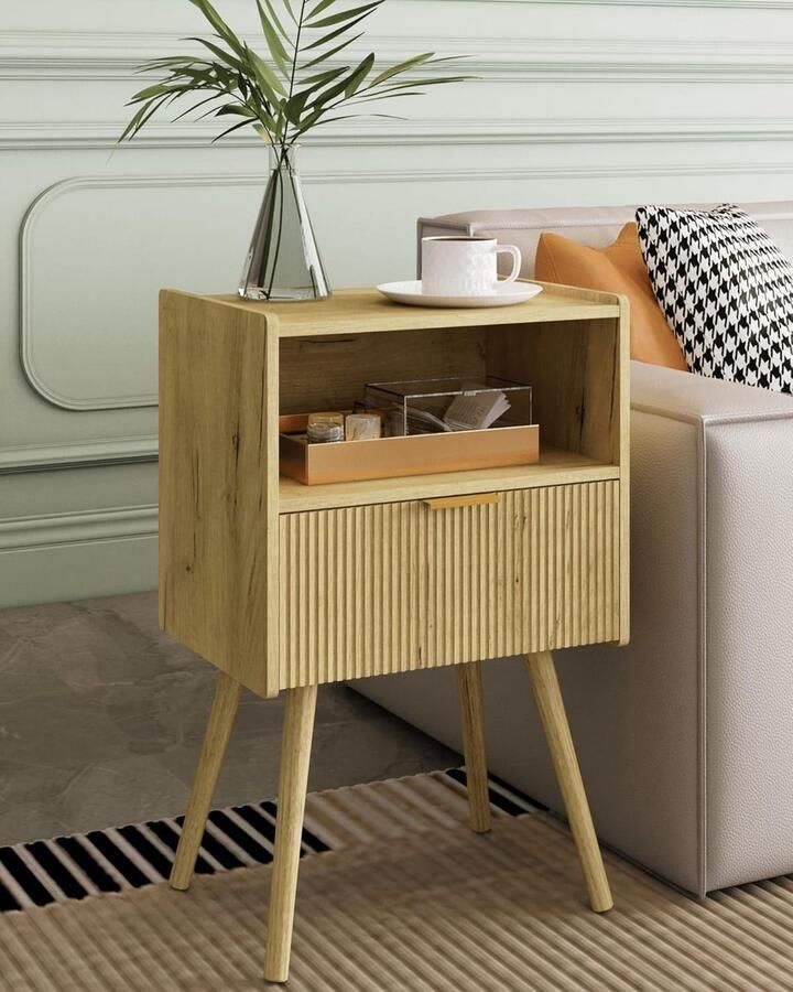 Nachtkastje moderne bijzettafel met lade en open houten plank voor woonkamer slaapkamer en kleine ruimtes accent nachtkastje met massief houten poten eenvoudige montage geel eikenkleur
