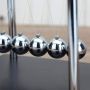 Newtons Cradle Balance Balls Bureau Slinger Balance Ball Swingende Magnetische Ballen Bureau Decoratie Speelgoed - Thumbnail 2
