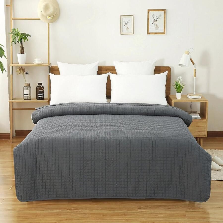 Omkeerbare Patchwork Bedsprei Donkergrijs 240x260 cm Decoratieve Gewatteerde Deken voor Tweepersoonsbed