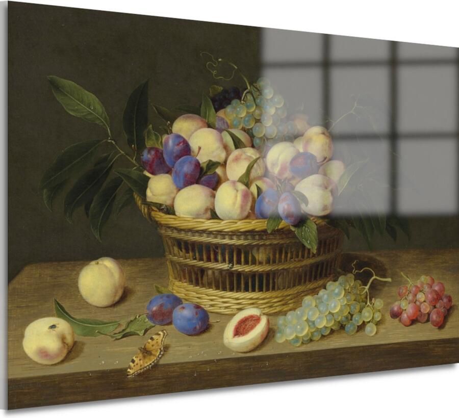 Perziken pruimen en druiven in een rieten mand met fruit en een vlinder op een houten tafel Jacob van Hulsdonck schilderij Fruit schilderij op glas Schilderij eten Klassiek schilderij Plexiglas schilderij Decoratie acrylglas 90x60 cm