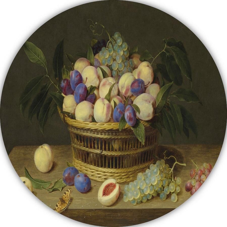Perziken pruimen en druiven in een rieten mand met fruit en een vlinder op een houten tafel Jacob van Hulsdonck schilderij Fruit schilderij Muurcirkels Eten Wanddecoratie modern muurcirkel aluminium 70x70 cm
