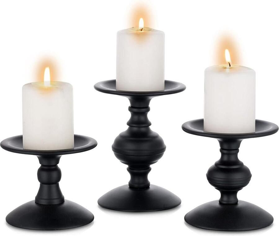 Allecto Plus Set van 3 Vintage Zwart Metalen Kandelaarhouders Retro Stijl Middelpunt Ornamenten voor Koffie Eettafel Mantel Decoratieve Pijler Kandelaars