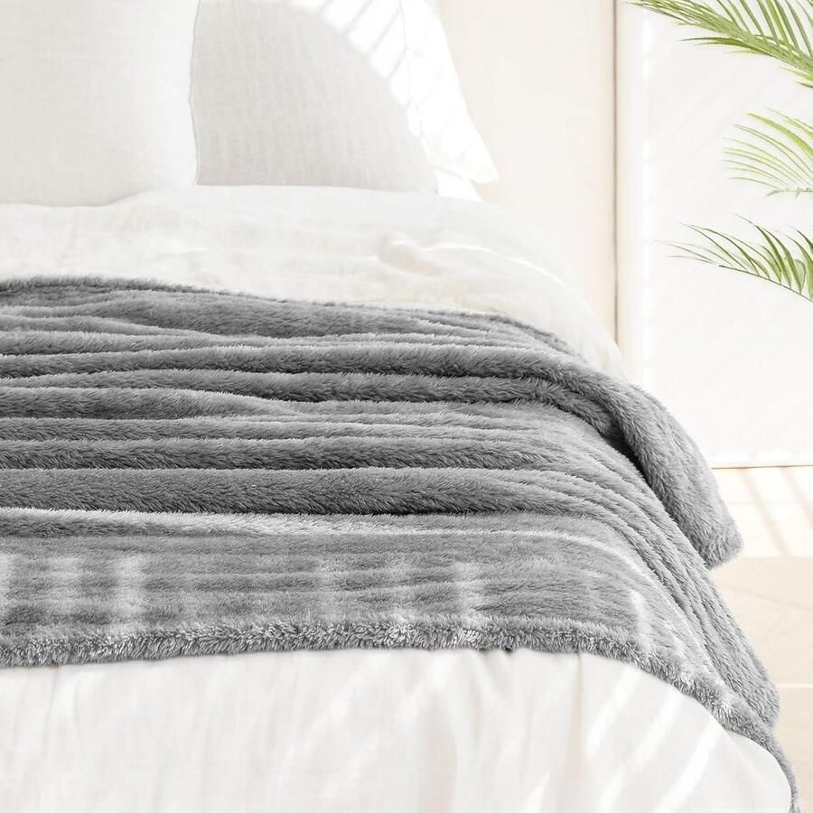 Plaid Fleece Deken 150 x 200 cm Enkele Flanellen Deken Oeko-TEX Gecertificeerd Zachte Deken voor Bank en Bed Bovenlaken Donkergrijs