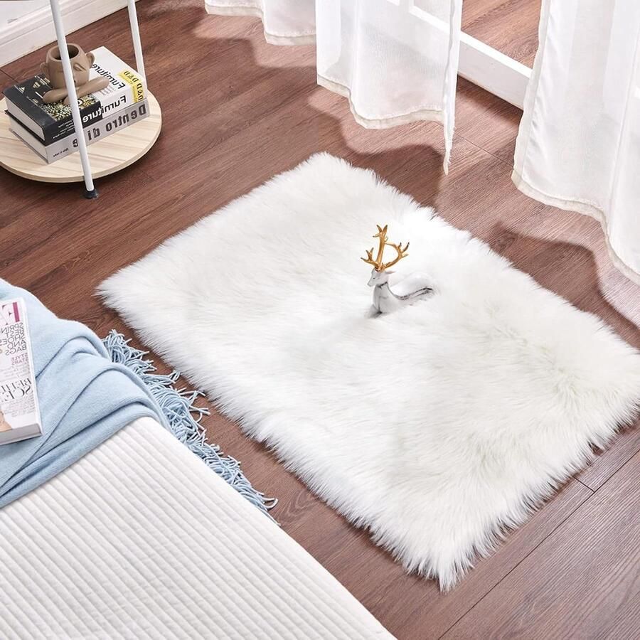 Pluizig imitatie-schapenvacht tapijtje 60x90 cm gezellige woon- of slaapkamer