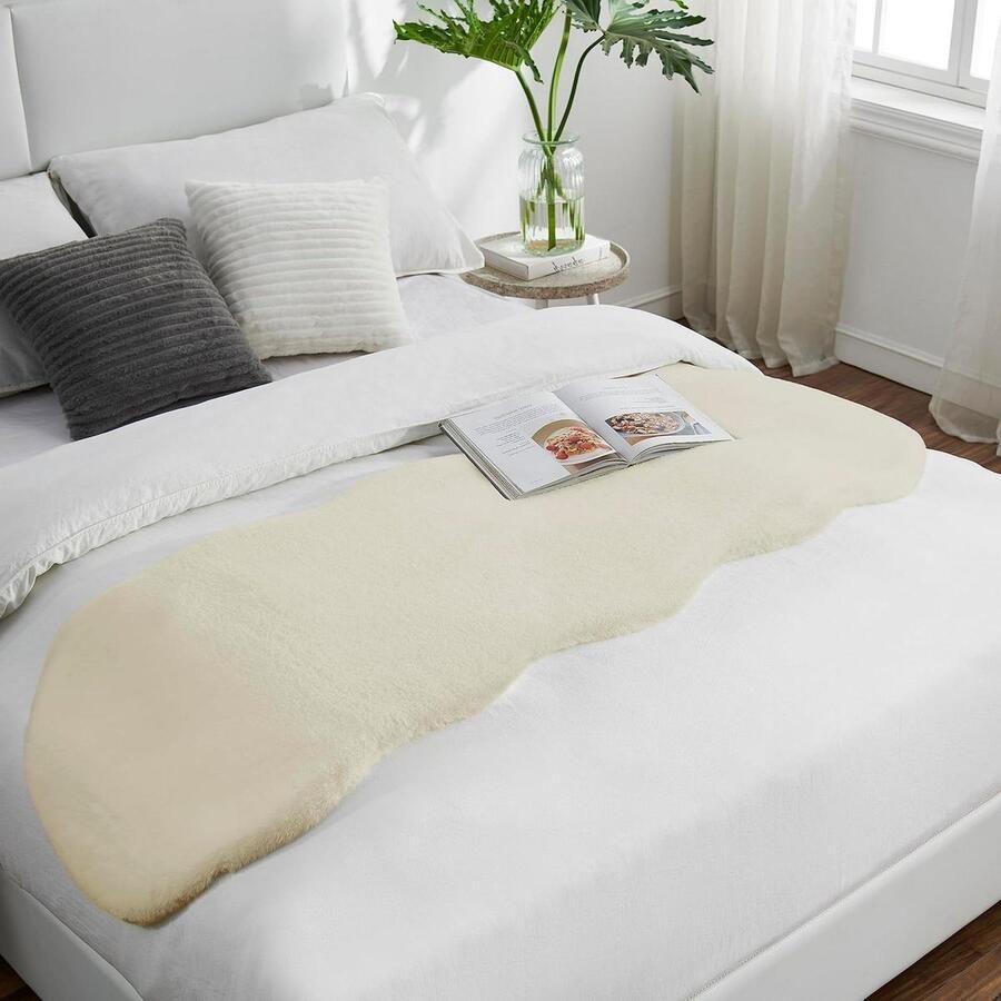 Pluizig Imitatiebont Tapijt Hoogpolig Konijnenbont Decoratief Kussen Beige 55x160cm