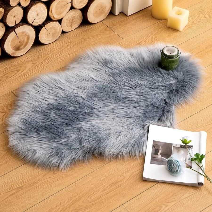 Pluizig zacht en warm modern decoratief bont vloerkleed onregelmatig bedkleed comfortabel 60 x 90 cm wolk grijs