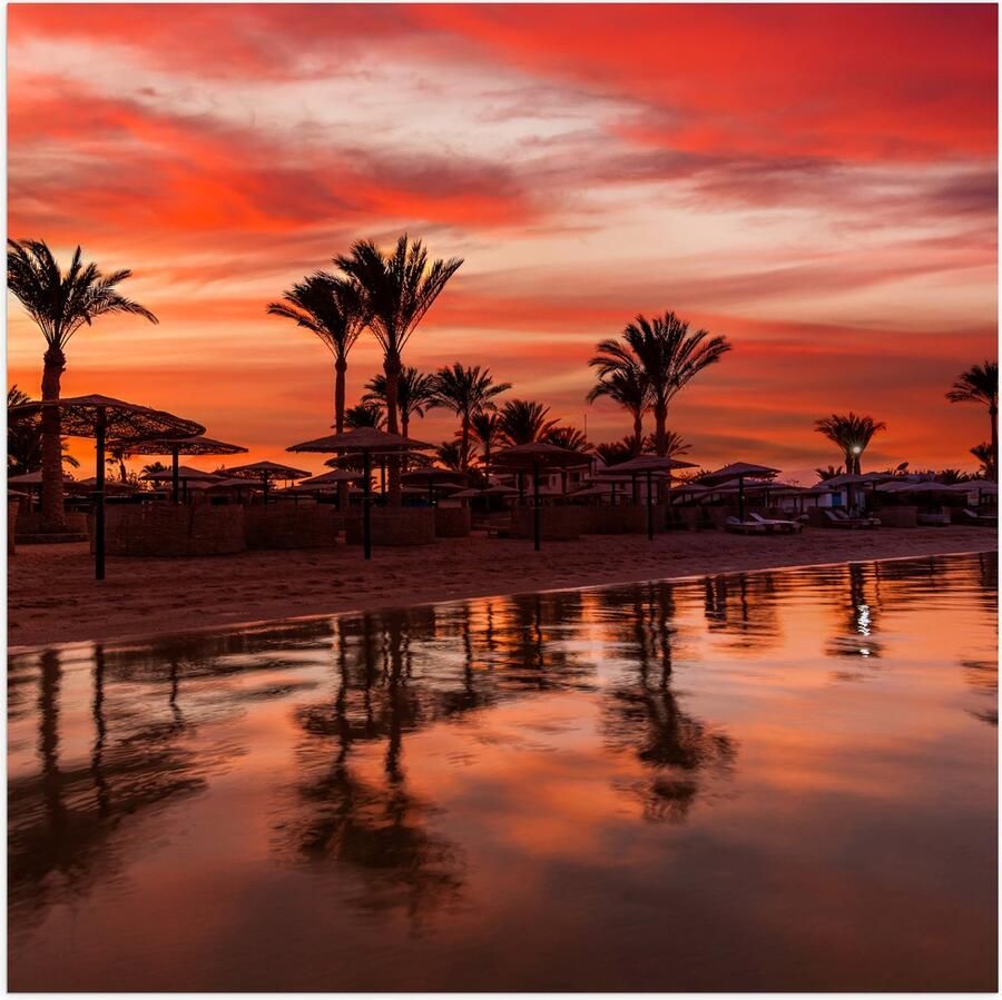 Poster Glanzend – Strand Zee Zonsondergang Parasols Palmbomen 50x50 cm Foto op Posterpapier met Glanzende Afwerking