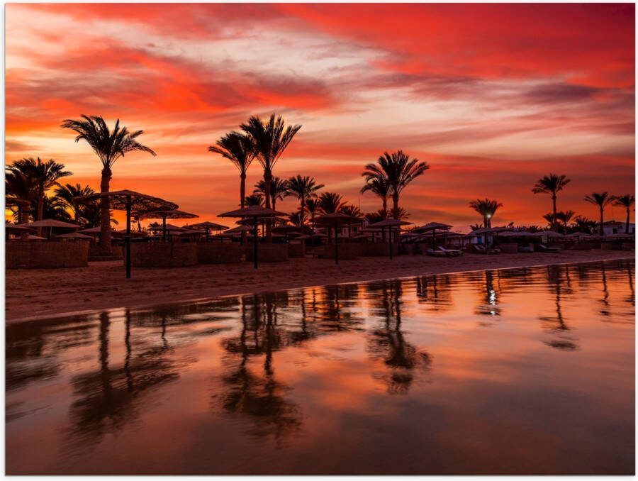 Poster (Mat) Strand Zee Zonsondergang Parasols Palmbomen 100x75 cm Foto op Posterpapier met een Matte look