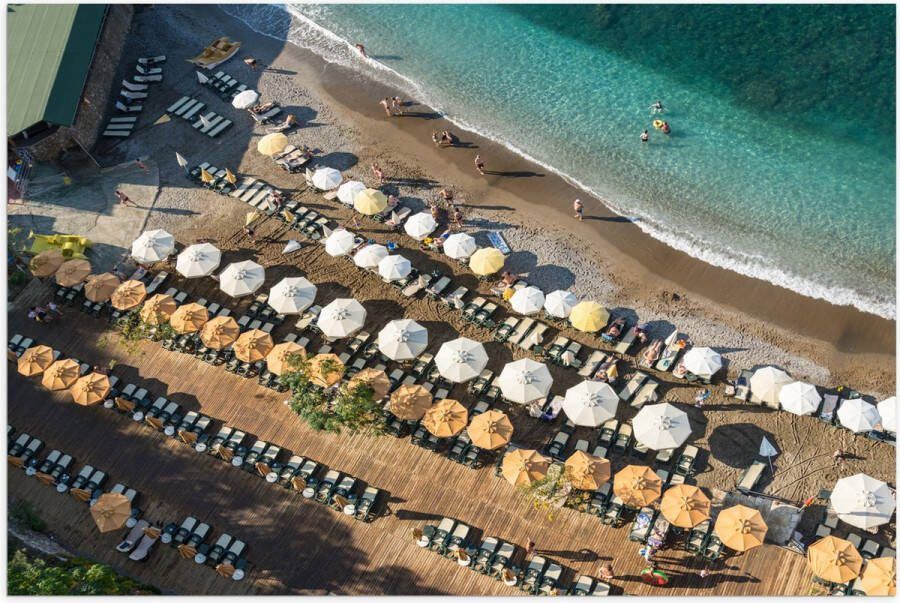 Poster (Mat) Zee Strand Bedjes Parasols Water Hout Mensen 75x50 cm Foto op Posterpapier met een Matte look