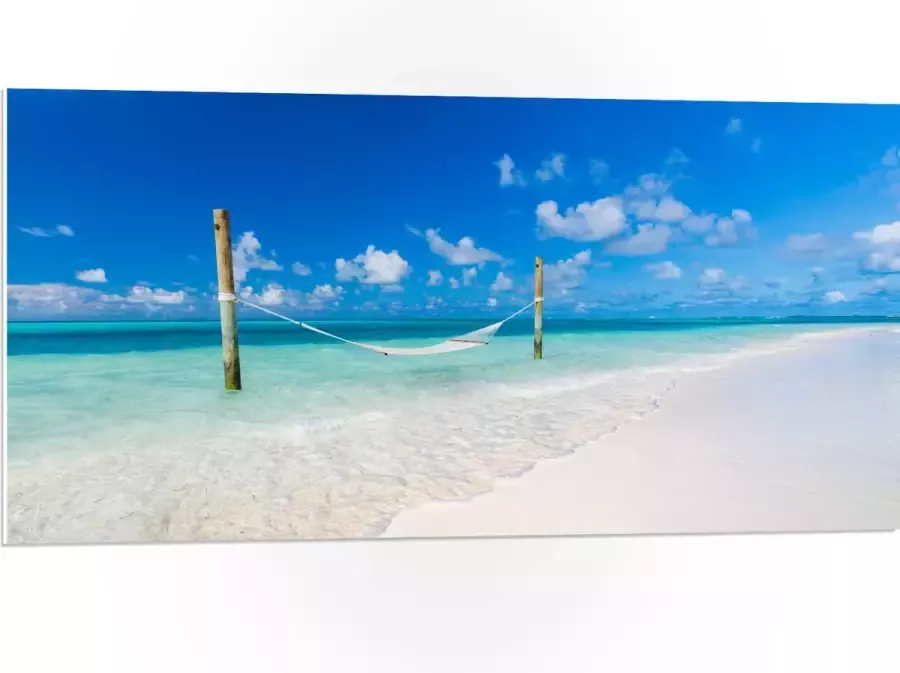PVC Schuimplaat- Hangmat boven Aankomende Golven op Wit Tropisch Strand 100x50 cm Foto op PVC Schuimplaat