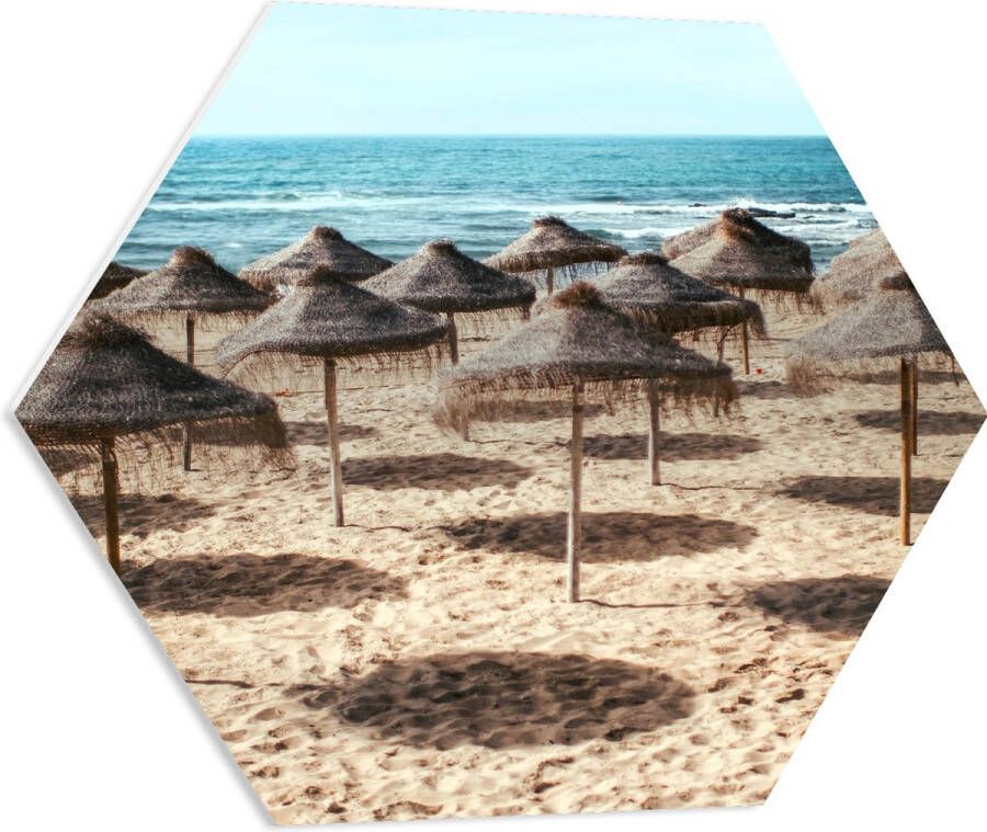 PVC Schuimplaat Hexagon Zee Strand Zand Parasols 60x52.2 cm Foto op Hexagon (Met Ophangsysteem)