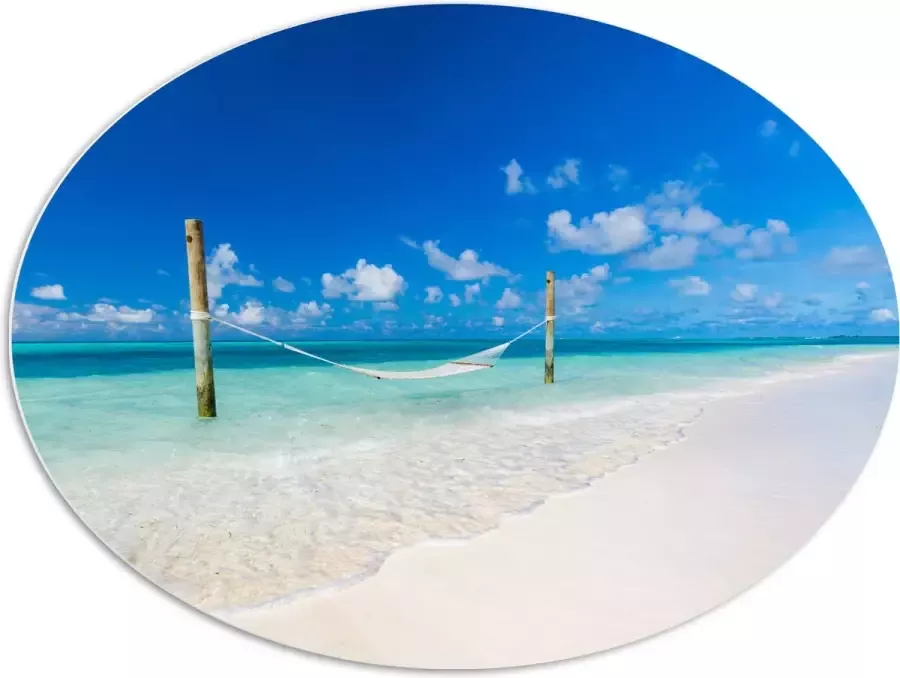 PVC Schuimplaat Ovaal Hangmat boven Aankomende Golven op Wit Tropisch Strand 96x72 cm Foto op Ovaal (Met Ophangsysteem)