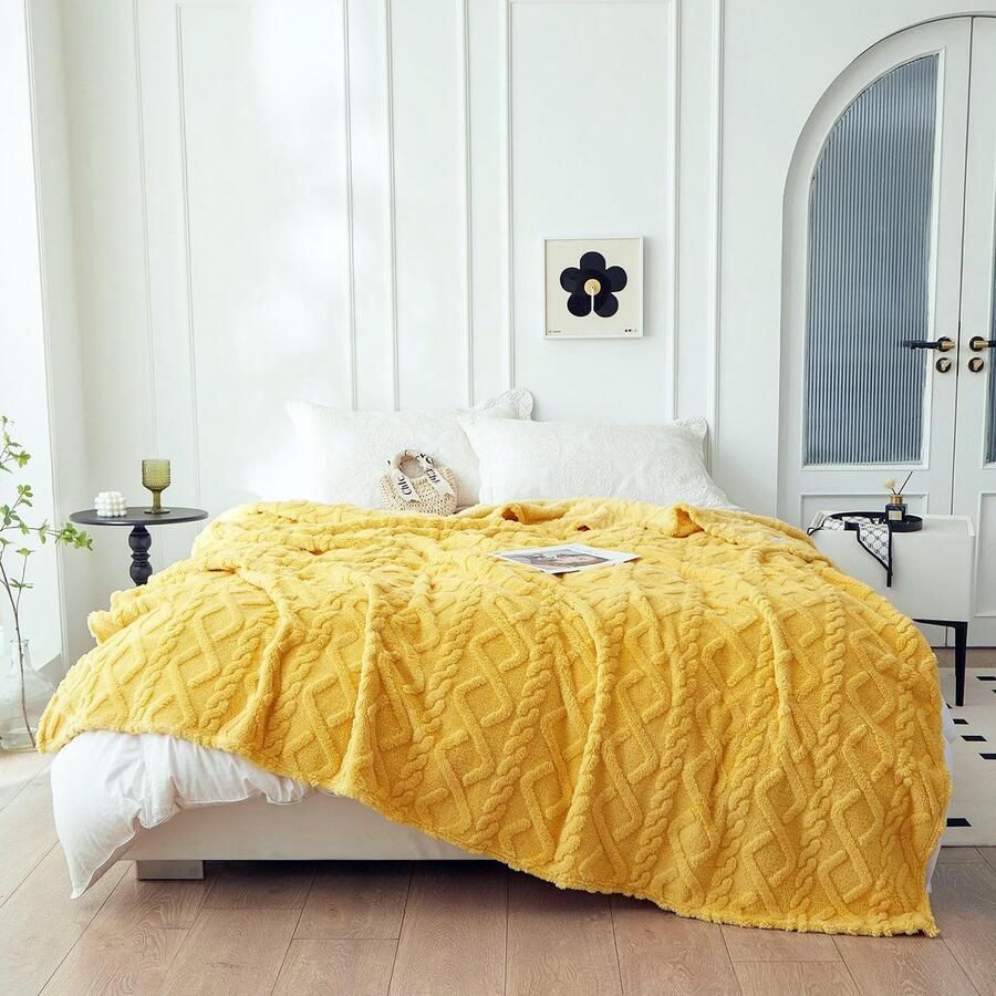 QOFLY Knuffeldeken Fluffy XXL Geel Grote deken Bank Warm Fleece deken 200x230 cm Bankdeken Deken als Woonkamer Zacht voor de Winter Lichtgewicht Bedsprei