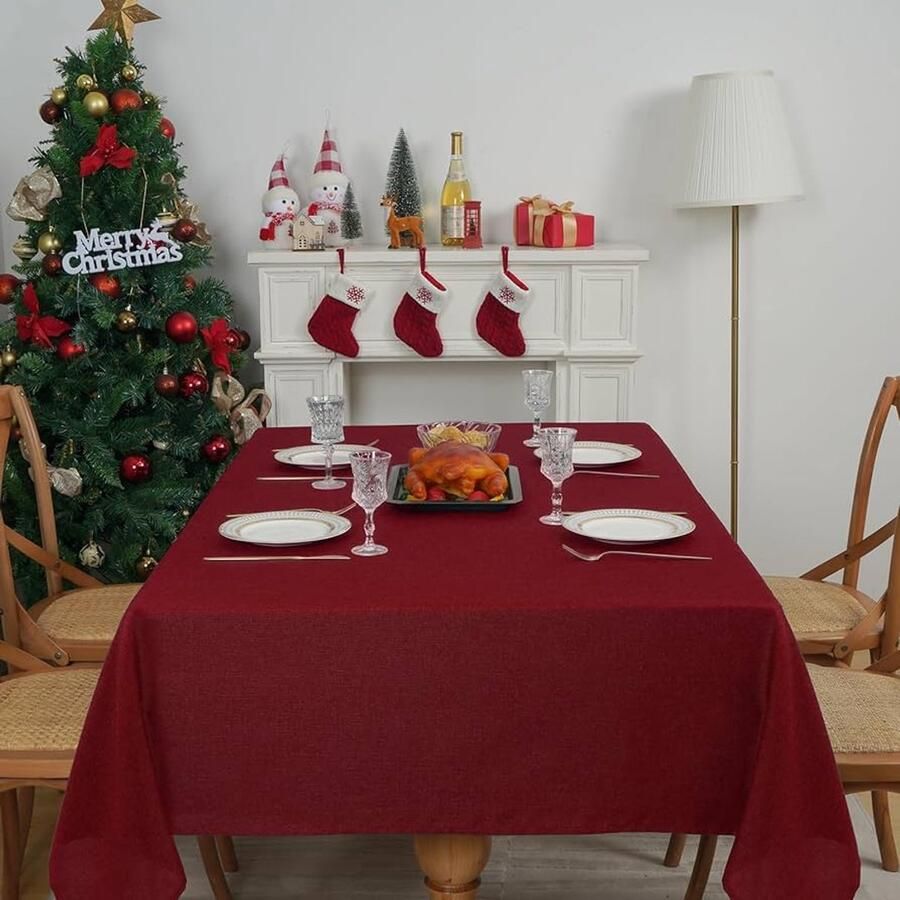 Rood waterafstotend tafelkleed 130 x 220 cm polyester