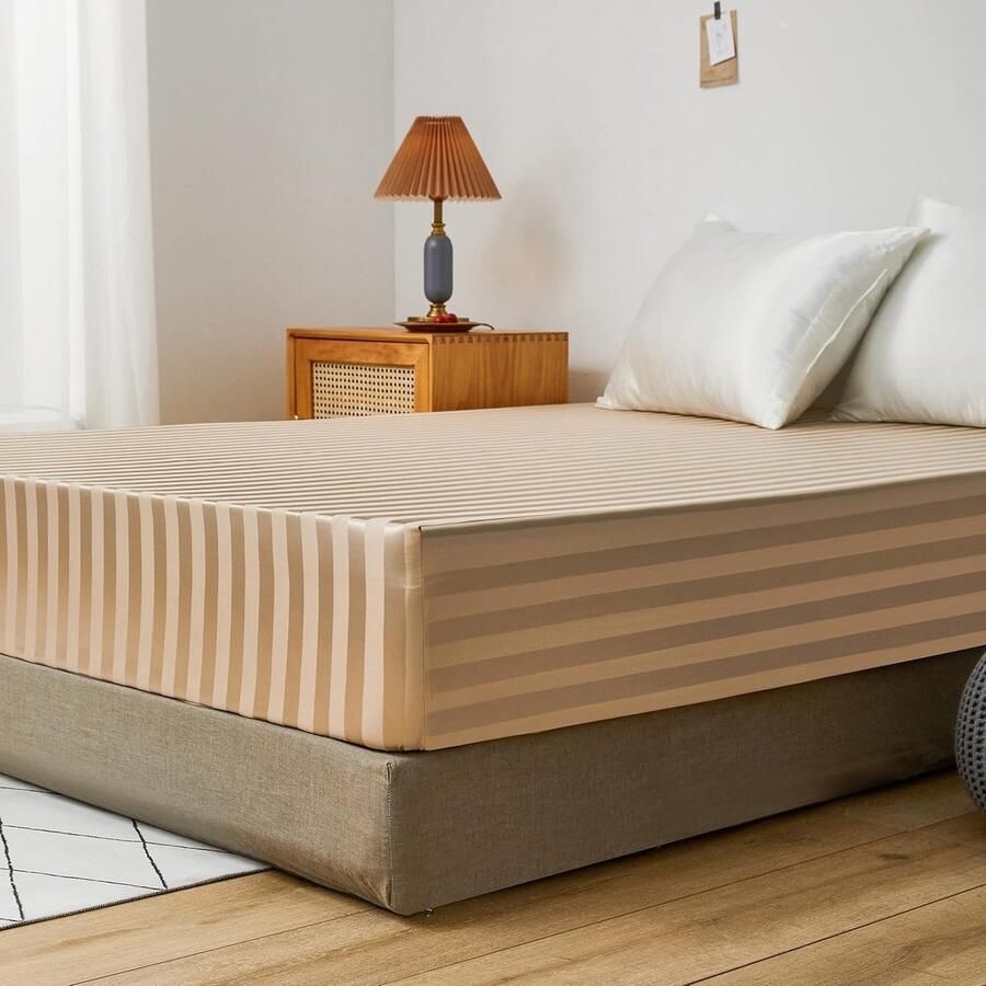 Furnibella -Satijnen Hoeslaken 180x200 cm – Beige met Zijdeglans – Gestreept Design – Hoogwaardig – Geschikt voor Matrassen tot 30 cm