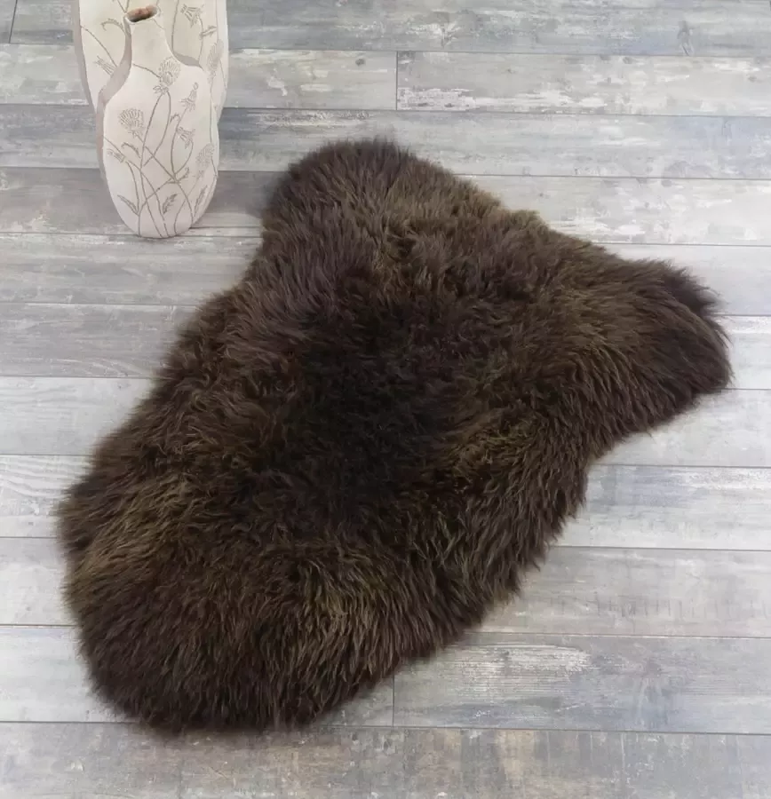 Schapenvachtje Vloerkleed Chocolade Bruin Luxe Uitstraling Uniek 100% ECHT Lamsvachtje 110 x 65 cm Prachtig Vol Haar Zitkussen Bankbedekking OP=OP !