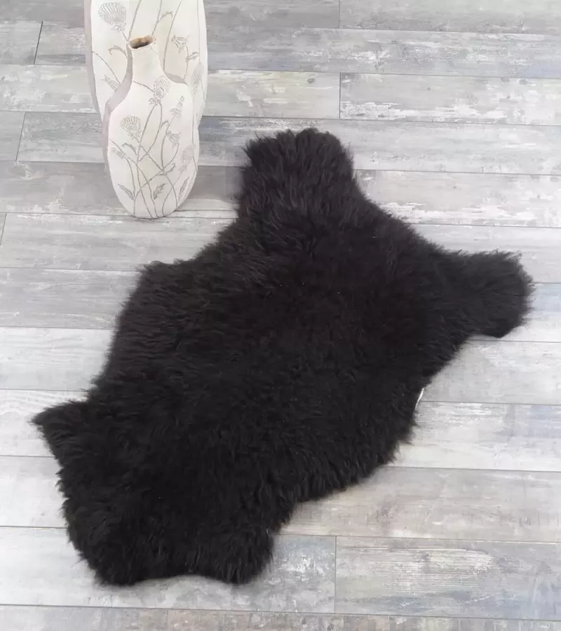 Schapenvachtje Vloerkleed – Zeer Donker Bruin Luxe Uitstraling Uniek 100% ECHT Lamsvachtje 100 x 65 cm Prachtig Vol Haar 100% ECHT – Zitkussen Bankbedekking OP=OP !