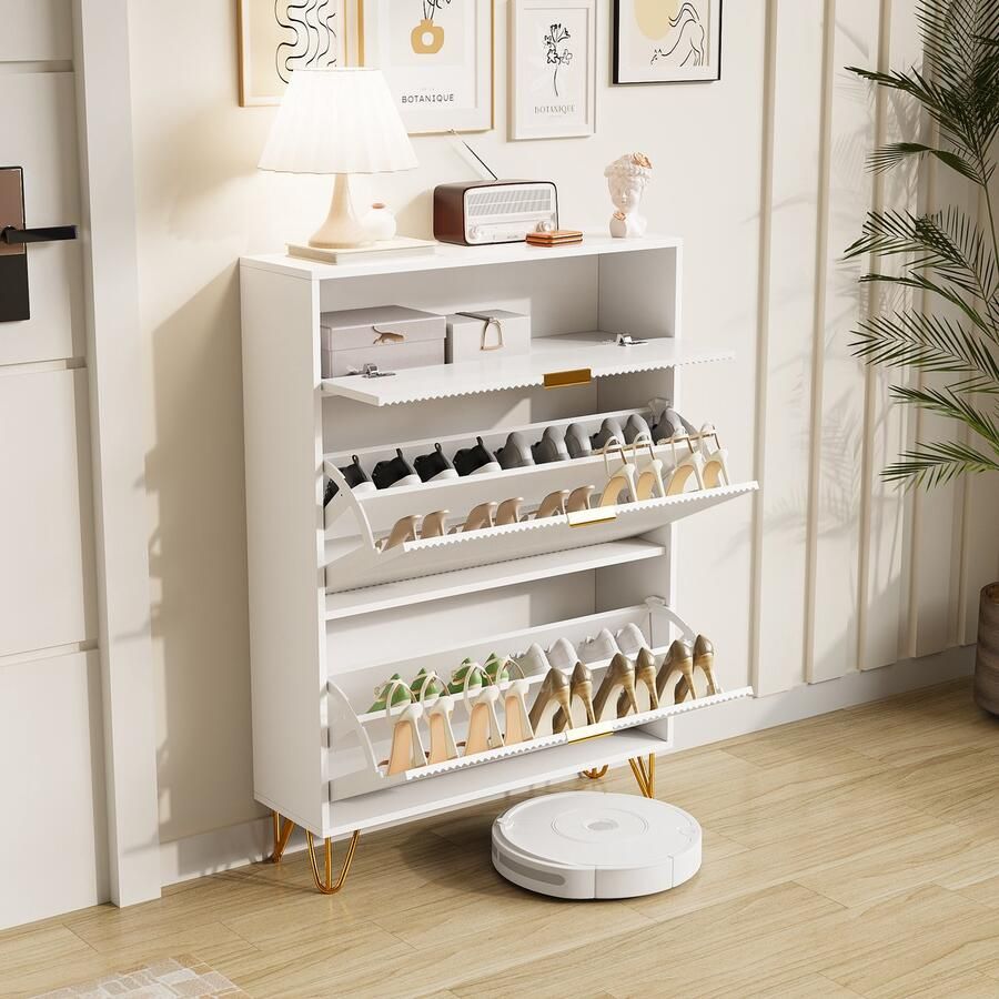 Schoenenkast van hout Gouden handgrepen Valwerende afwerking Schoenenrek met 3 deuren en 5 niveaus Eenvoudig verticaal strepenontwerp 24x80x118 cm Multifunctionele opbergruimte Wit