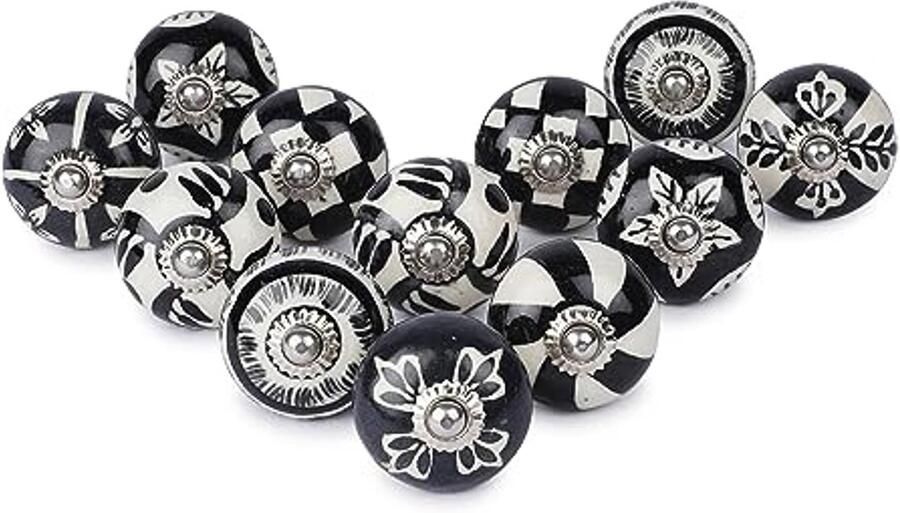 Set van 12 Handgemaakte Keramische Knoppen Zwart Wit Bloemmotief voor Keuken en Meubels
