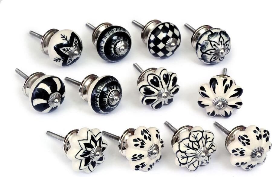 Set van 12 zwart-witte keramische knoppen met de hand beschilderd verschillende designs. Handgemaakte handgrepen voor kasten laden en dressoirs. Klassieke keramische knoppen met een diameter van 40 mm