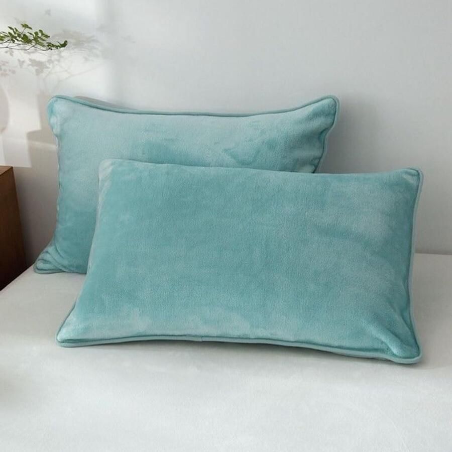 Furnibella -Set van 2 Fluwelen Kussenslopen 50x70 cm – Lichtblauw– Luxe Sierkussenhoezen met Ritssluiting – Decoratief voor Woonkamer Bank of Slaapkamer