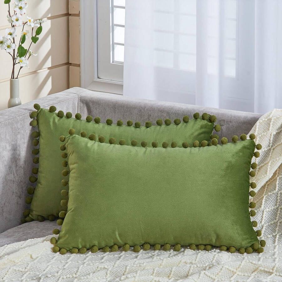 Set van 2 fluwelen kussenslopen met pompons effen kussenslopen decoratieve kussenhoezen hoofdkussens sierkussens voor bank slaapkamer kantoor auto 30 x 50 cm groen