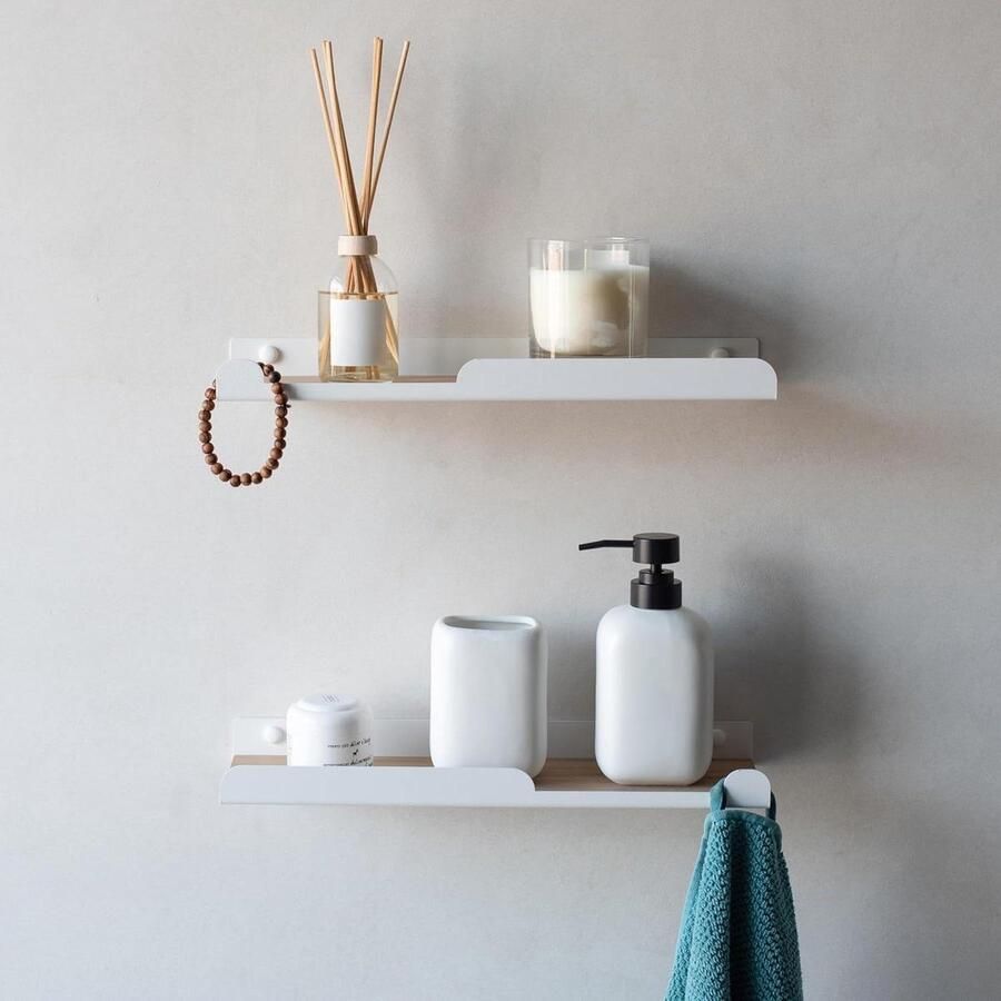 Set van 2 wandplanken met haken 35 x 10 cm witte metalen en houten sokkel voor badkamer en slaapkamer
