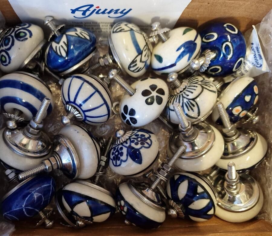 Set van 20 grijze en witte Indiase keramische knoppen voor commode laden badkamer kast keuken