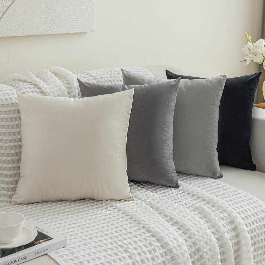 Set van 4 kussenslopen 45 x 45 cm beige-grijs fluwelen kussenslopen kussenovertrekken decoratief voor winter woonkamer slaapkamer bed stoel met kleurverloop