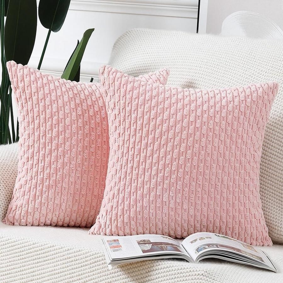 Set van twee zachte boho kussenslopen in lichtroze voor bank en slaapkamer
