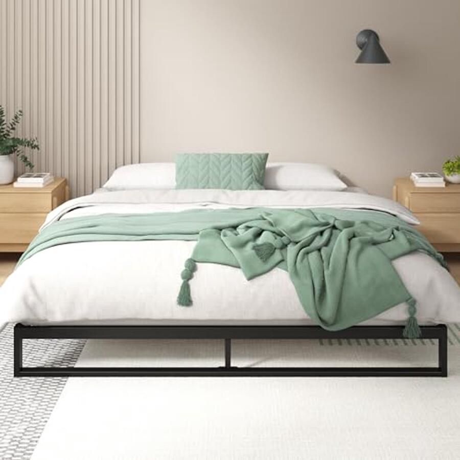 Stijlvol zwart bedframe met metalen structuur en houten lattenbodem 140 x 200 cm