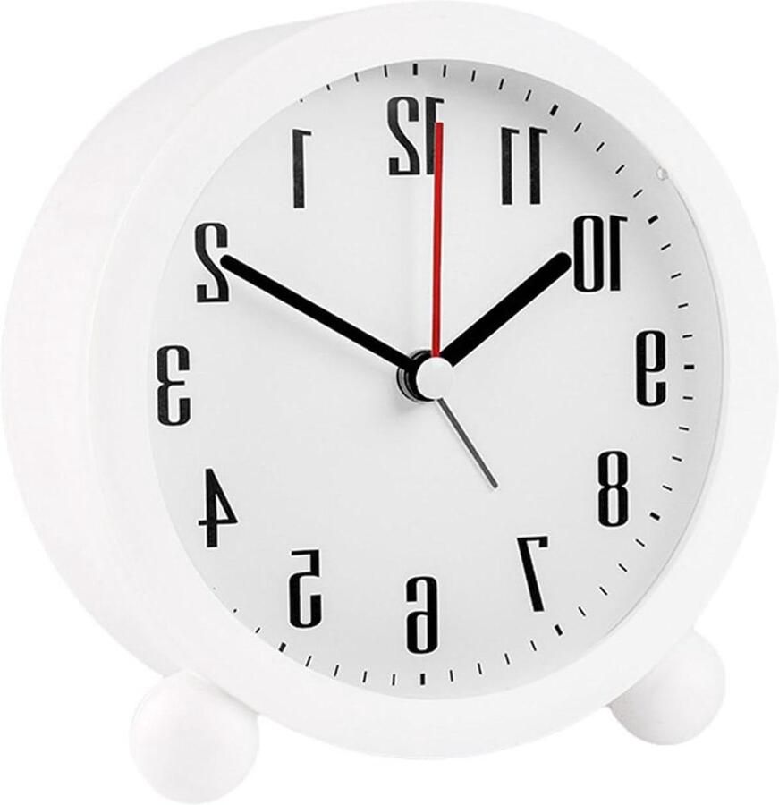 Stille klassieke analoge seniorenwekker met nachtlampje Werkt op batterijen Sloos nachtkastje tafelklok (